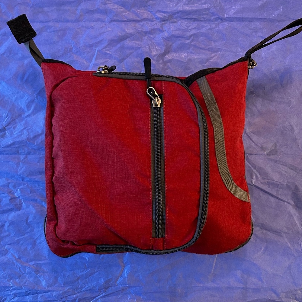 Burgundy packable duffle bag